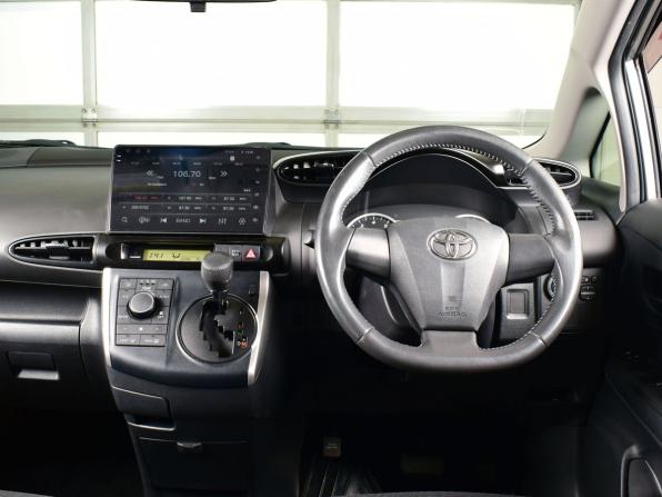 Toyota Wish II с пробегом 2010 года, цена 1 365 995 рублей, 69377 км, минивэн, Автокод Объявления
