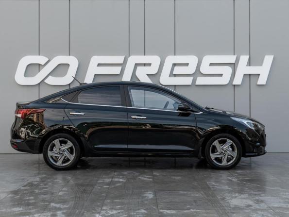Hyundai Solaris II Рестайлинг с пробегом 2021 года, цена 1 790 000 рублей, 85113 км, седан, Автокод Объявления