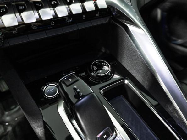 Peugeot 3008 II с пробегом 2018 года, цена 1 715 000 рублей, 174174 км, внедорожник, Автокод Объявления