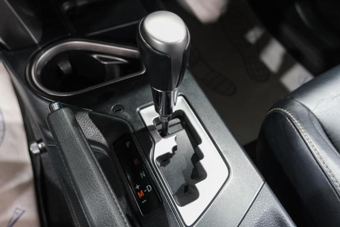 Toyota RAV4 IV (XA40) Рестайлинг с пробегом 2016 года, цена 2 299 000 рублей, 206000 км, внедорожник, Автокод Объявления