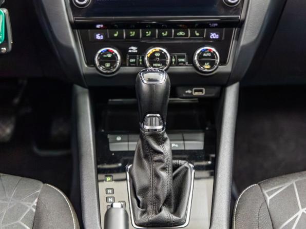 Skoda Octavia III (A7) Рестайлинг с пробегом 2020 года, цена 2 348 000 рублей, 71633 км, лифтбек, Автокод Объявления