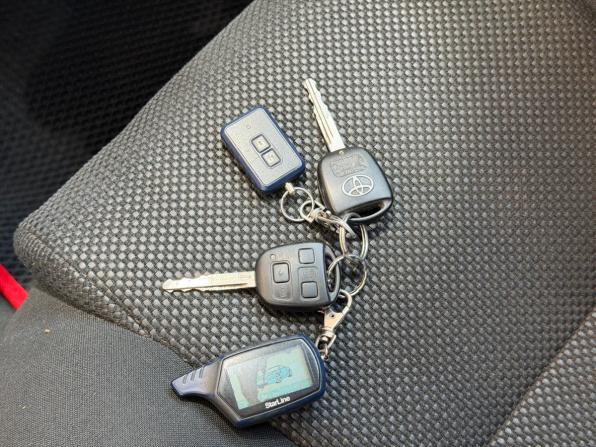 Toyota Avensis II с пробегом 2004 года, цена 750 000 рублей, 238337 км, лифтбек, Автокод Объявления