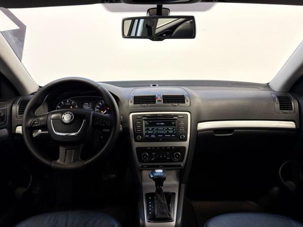 Skoda Octavia II (A5) Рестайлинг с пробегом 2013 года, цена 759 900 рублей, 265987 км, лифтбек, Автокод Объявления