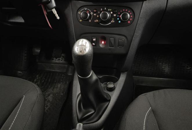 Renault Sandero II с пробегом 2015 года, цена 765 000 рублей, 174960 км, хэтчбек, Автокод Объявления