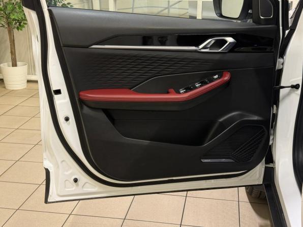 Geely Coolray I Рестайлинг с пробегом 2024 года, цена 1 945 000 рублей, 37000 км, внедорожник, Автокод Объявления