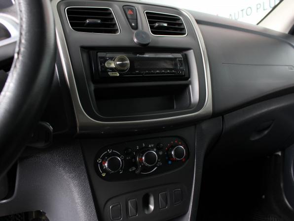 Renault Logan II Рестайлинг с пробегом 2020 года, цена 740 000 рублей, 199929 км, седан, Автокод Объявления