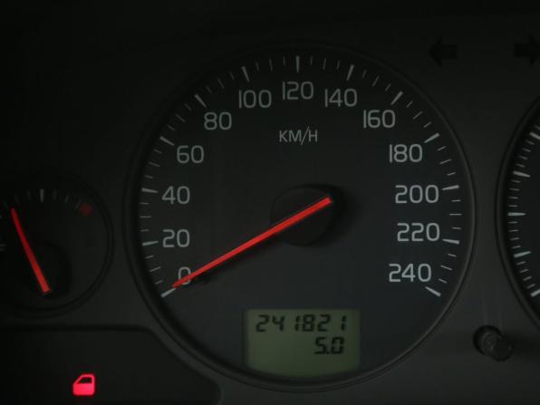 Volvo V40 I Рестайлинг с пробегом 2003 года, цена 288 000 рублей, 242000 км, универсал, Автокод Объявления