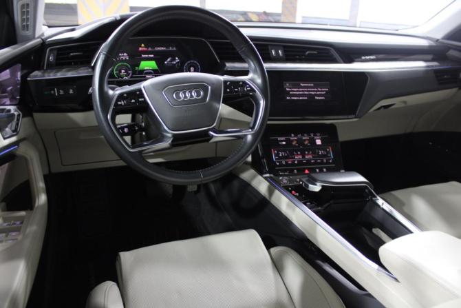 Audi e-tron I с пробегом 2020 года, цена 4 699 000 рублей, 79350 км, внедорожник, Автокод Объявления