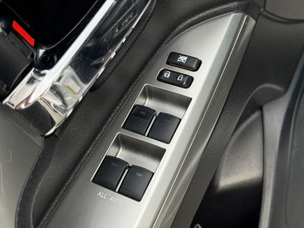 Toyota Land Cruiser 200 Series Рестайлинг 1 с пробегом 2012 года, цена 2 990 000 рублей, 318848 км, внедорожник, Автокод Объявления