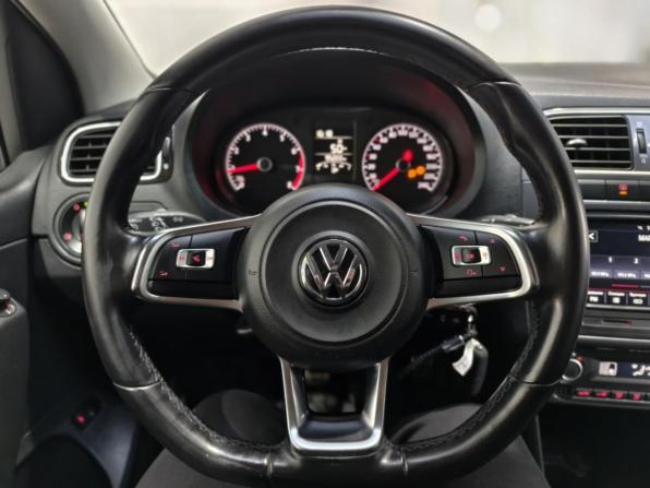 Volkswagen Polo V Рестайлинг с пробегом 2018 года, цена 1 015 000 рублей, 95219 км, седан, Автокод Объявления