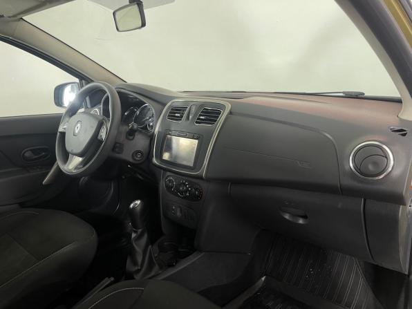 Renault Sandero II с пробегом 2015 года, цена 875 000 рублей, 98218 км, хэтчбек, Автокод Объявления