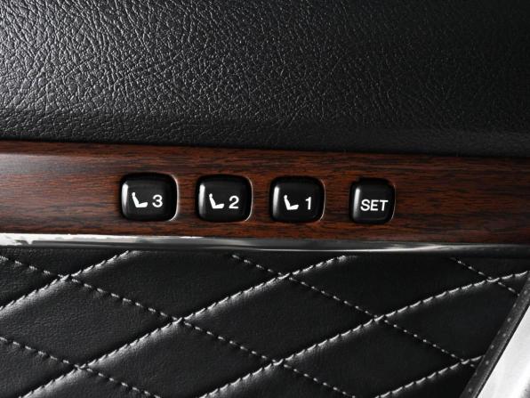 Toyota Land Cruiser 200 Series Рестайлинг 2 с пробегом 2017 года, цена 5 499 000 рублей, 280424 км, внедорожник, Автокод Объявления