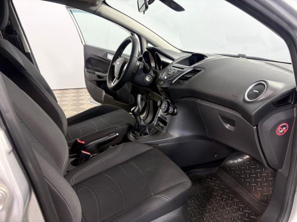 Ford Fiesta Mk6 Рестайлинг с пробегом 2018 года, цена 985 000 рублей, 102108 км, седан, Автокод Объявления