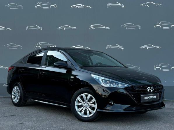 Hyundai Solaris II Рестайлинг с пробегом 2022 года, цена 1 798 600 рублей, 35962 км, седан, Автокод Объявления