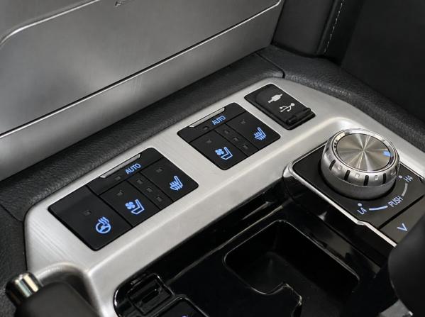 Toyota Land Cruiser 200 Series Рестайлинг 2 с пробегом 2019 года, цена 10 699 000 рублей, 33598 км, внедорожник, Автокод Объявления