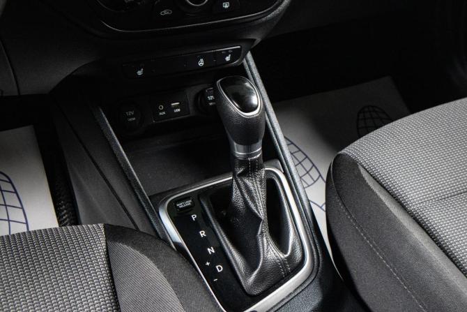 Hyundai Solaris II с пробегом 2017 года, цена 1 099 000 рублей, 139000 км, седан, Автокод Объявления