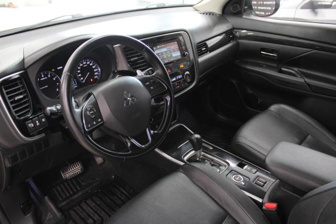 Mitsubishi Outlander III Рестайлинг 2 с пробегом 2017 года, цена 2 119 000 рублей, 155000 км, внедорожник, Автокод Объявления