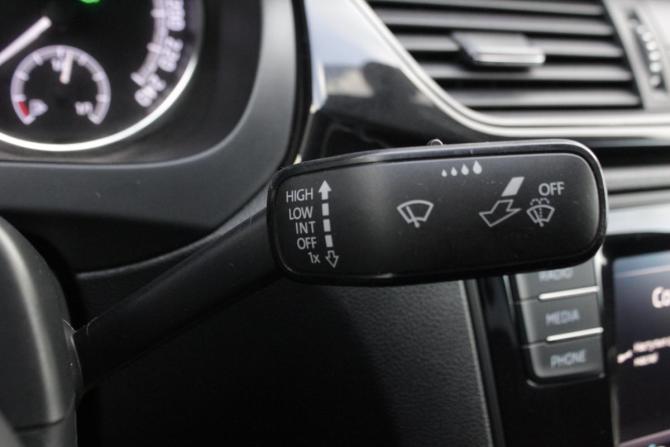 Skoda Rapid I Рестайлинг с пробегом 2018 года, цена 1 595 000 рублей, 93257 км, лифтбек, Автокод Объявления