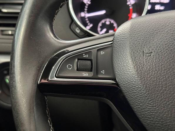 Skoda Yeti I Рестайлинг с пробегом 2015 года, цена 1 045 000 рублей, 212259 км, внедорожник, Автокод Объявления