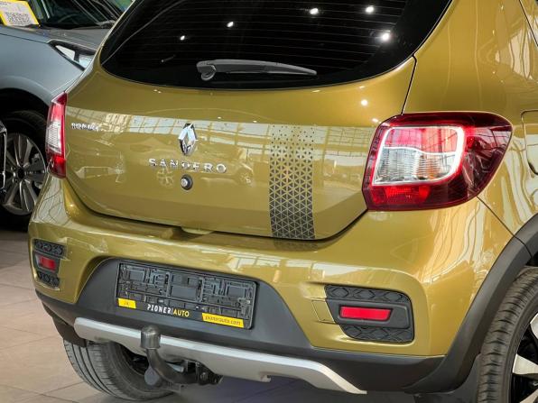 Renault Sandero II с пробегом 2017 года, цена 1 235 000 рублей, 89100 км, хэтчбек, Автокод Объявления