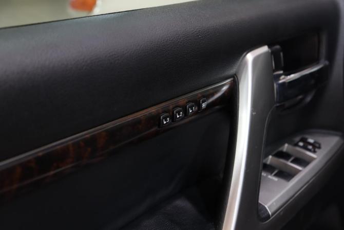 Toyota Land Cruiser 200 Series Рестайлинг 1 с пробегом 2015 года, цена 4 600 000 рублей, 190337 км, внедорожник, Автокод Объявления