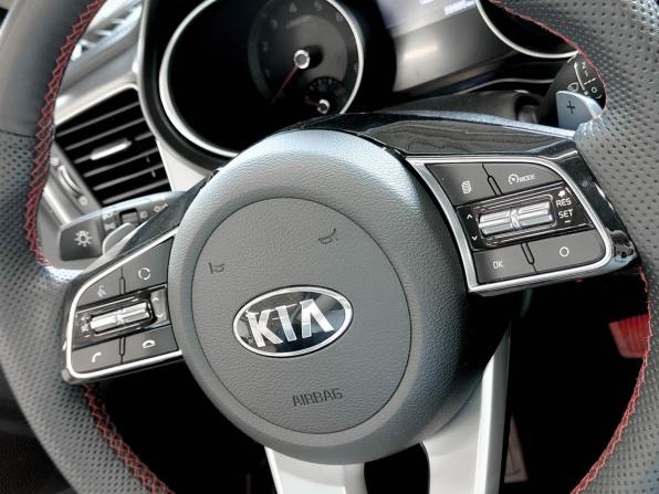 Kia Ceed III с пробегом 2019 года, цена 1 838 800 рублей, 33932 км, универсал, Автокод Объявления