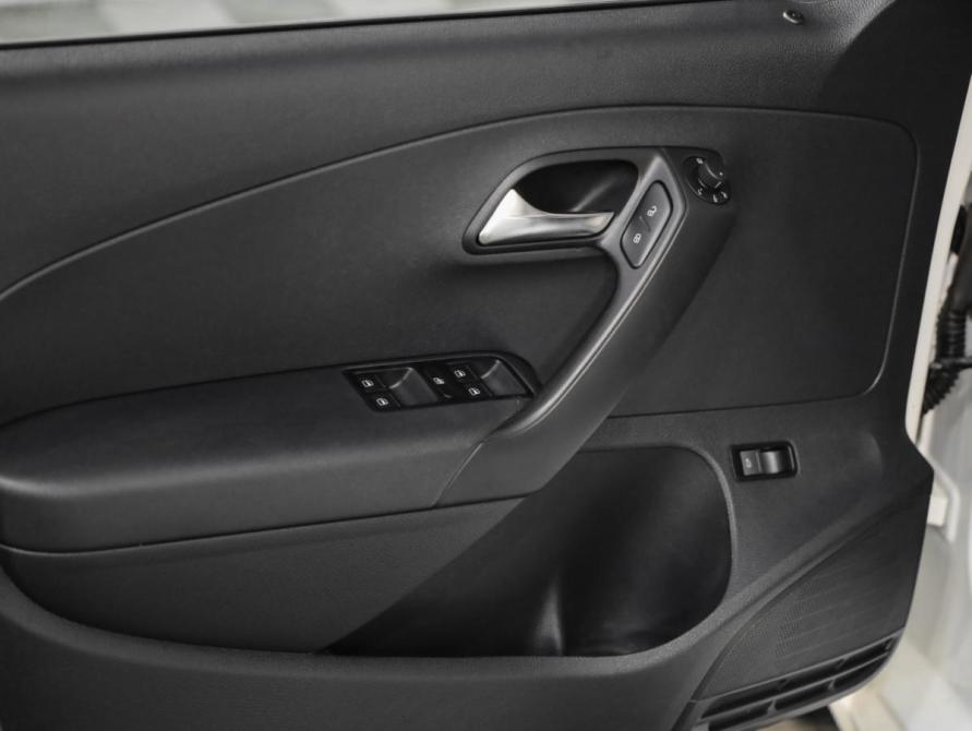 Volkswagen Polo V Рестайлинг Санкт-Петербург  - изображение 17