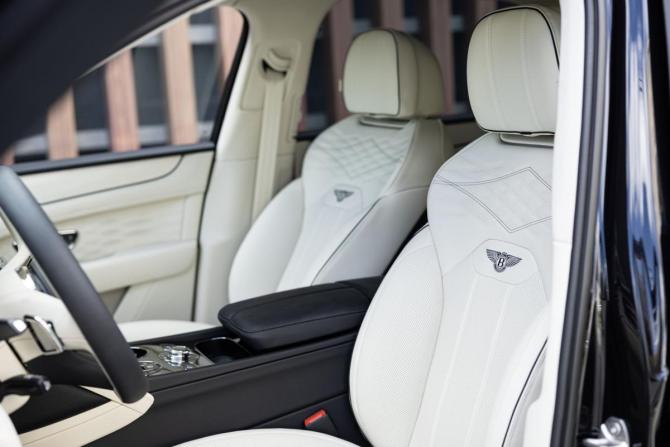 Новый Bentley Bentayga I Рестайлинг 2025 года, цена 47 555 100 рублей, внедорожник, Автокод Объявления