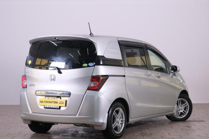 Honda Freed I с пробегом 2011 года, цена 1 199 000 рублей, 135000 км, компактвэн, Автокод Объявления