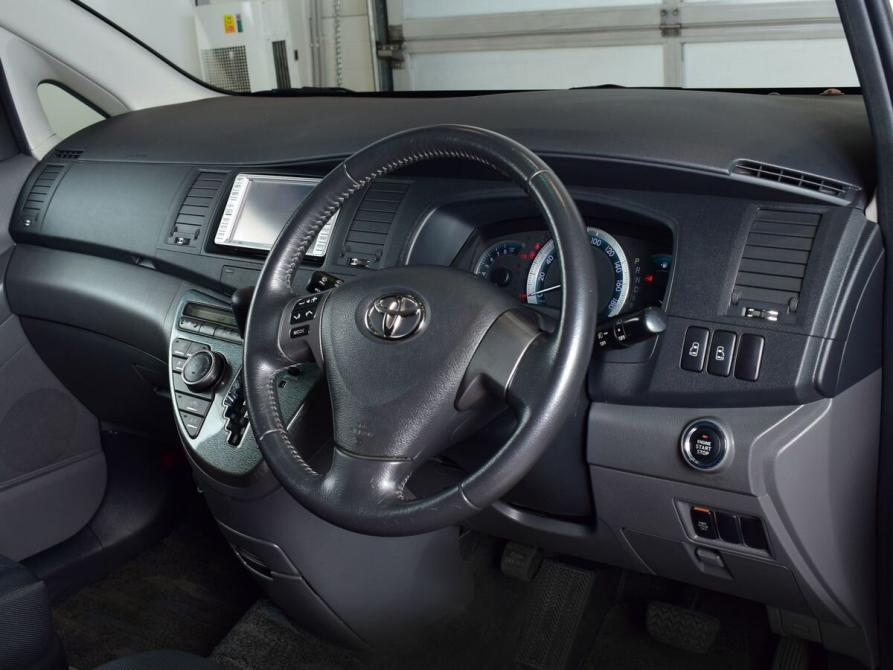 Toyota ISis I Рестайлинг Кемерово  - изображение 6