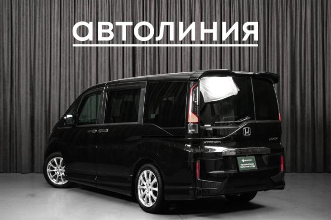 Honda Stepwgn V с пробегом 2016 года, цена 1 775 000 рублей, 101000 км, минивэн, Автокод Объявления