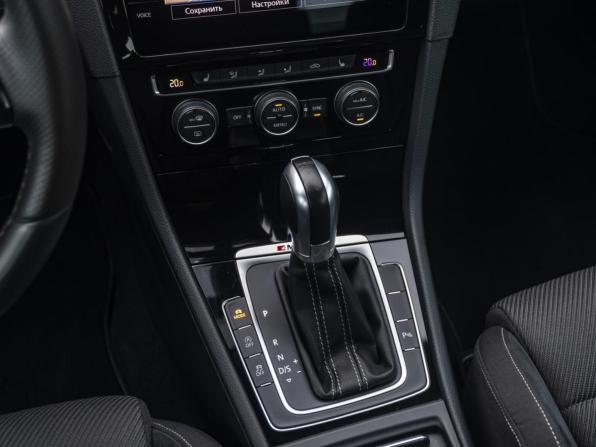 Volkswagen Golf R VII Рестайлинг с пробегом 2018 года, цена 3 548 000 рублей, 97653 км, универсал, Автокод Объявления