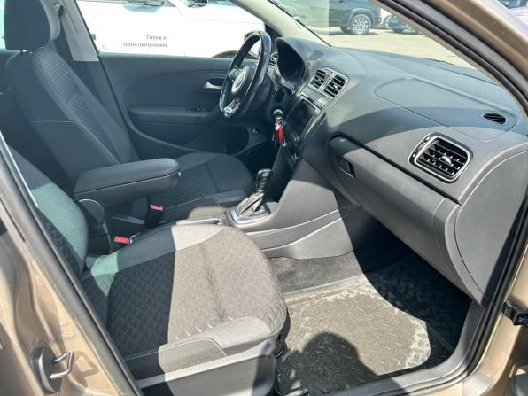 Volkswagen Polo V Рестайлинг с пробегом 2018 года, цена 1 236 000 рублей, 158292 км, седан, Автокод Объявления