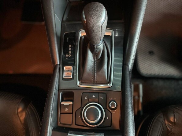 Mazda 6 III (GJ) Рестайлинг с пробегом 2016 года, цена 2 199 900 рублей, 132000 км, седан, Автокод Объявления