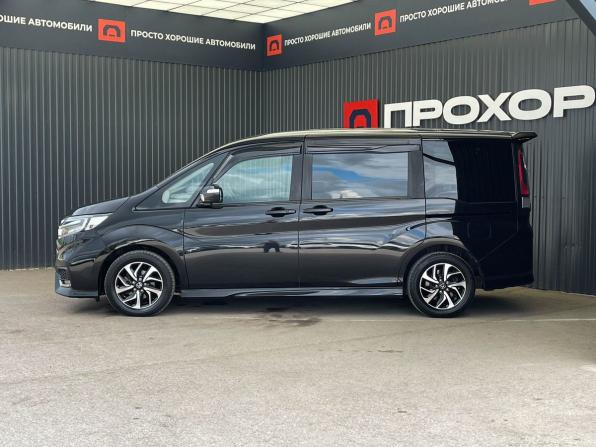 Honda Stepwgn V Рестайлинг с пробегом 2017 года, цена 2 307 000 рублей, 120875 км, минивэн, Автокод Объявления