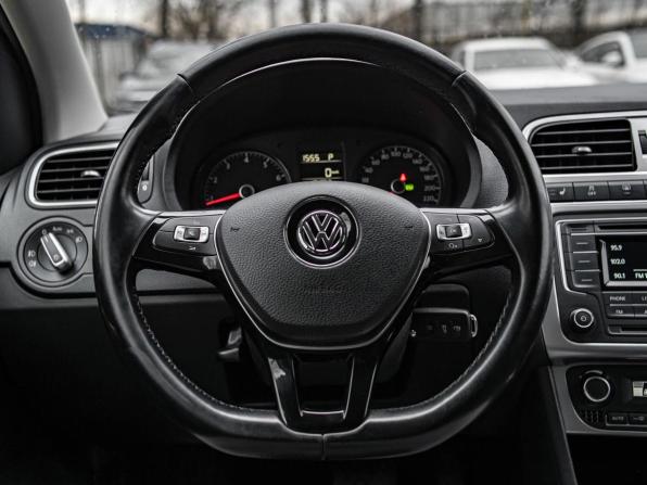Volkswagen Polo V Рестайлинг с пробегом 2016 года, цена 927 000 рублей, 134035 км, седан, Автокод Объявления