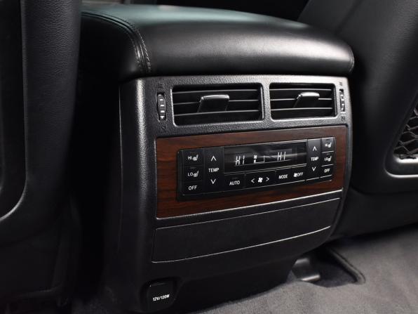 Toyota Land Cruiser 200 Series Рестайлинг 2 с пробегом 2016 года, цена 5 995 997 рублей, 238737 км, внедорожник, Автокод Объявления