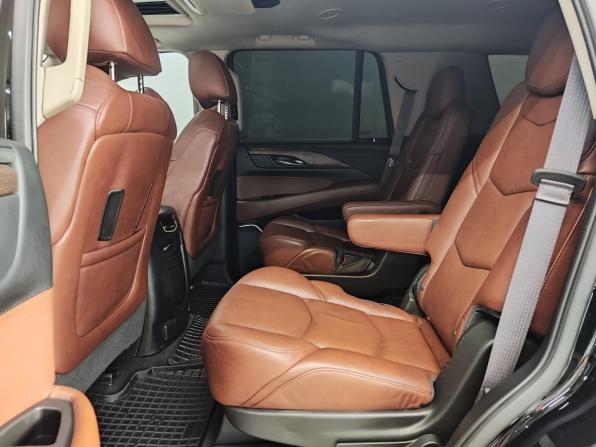Cadillac Escalade IV с пробегом 2016 года, цена 4 000 000 рублей, 192825 км, внедорожник, Автокод Объявления