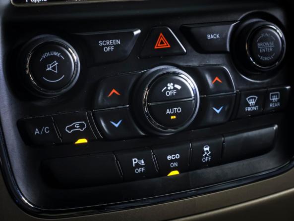 Jeep Grand Cherokee IV (WK2) Рестайлинг с пробегом 2015 года, цена 2 690 000 рублей, 88200 км, внедорожник, Автокод Объявления