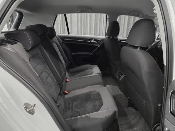 Volkswagen Golf VII с пробегом 2015 года, цена 1 240 000 рублей, 138815 км, хэтчбек, Автокод Объявления