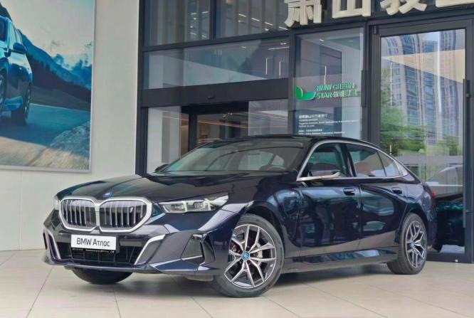 BMW i5 с пробегом 2025 года, цена 6 990 000 рублей, 7000 км, седан, Автокод Объявления