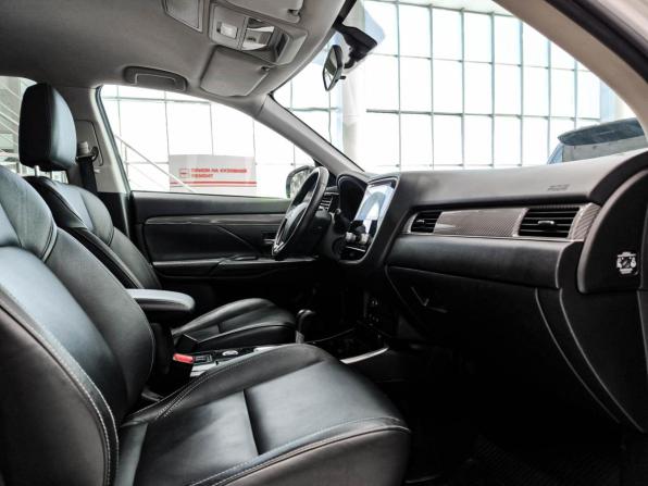 Mitsubishi Outlander III Рестайлинг 3 с пробегом 2020 года, цена 2 699 000 рублей, 46401 км, внедорожник, Автокод Объявления