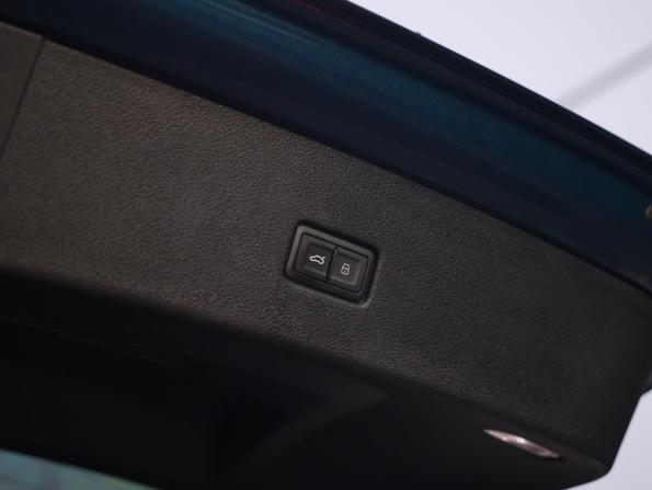 Audi Q8 I (4M) с пробегом 2018 года, цена 4 367 873 рубля, 172536 км, внедорожник, Автокод Объявления
