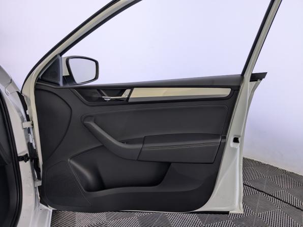 Skoda Rapid I Рестайлинг с пробегом 2019 года, цена 1 300 000 рублей, 99438 км, лифтбек, Автокод Объявления