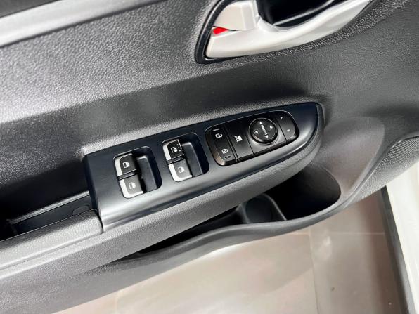 Kia Rio IV с пробегом 2018 года, цена 1 495 000 рублей, 65881 км, хэтчбек, Автокод Объявления