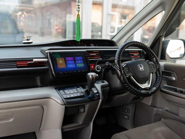 Honda Stepwgn V с пробегом 2015 года, цена 1 720 000 рублей, 108542 км, минивэн, Автокод Объявления