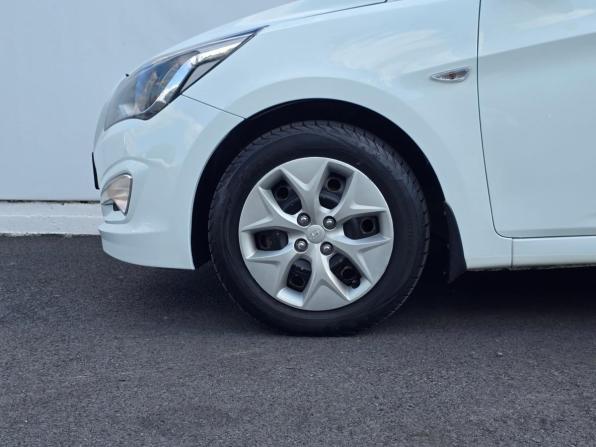 Hyundai Solaris I Рестайлинг с пробегом 2015 года, цена 970 000 рублей, 155000 км, седан, Автокод Объявления