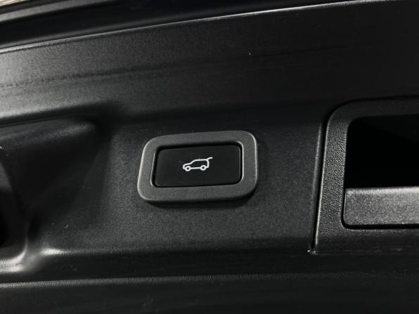 Land Rover Range Rover Velar I с пробегом 2019 года, цена 4 350 000 рублей, 108741 км, внедорожник, Автокод Объявления