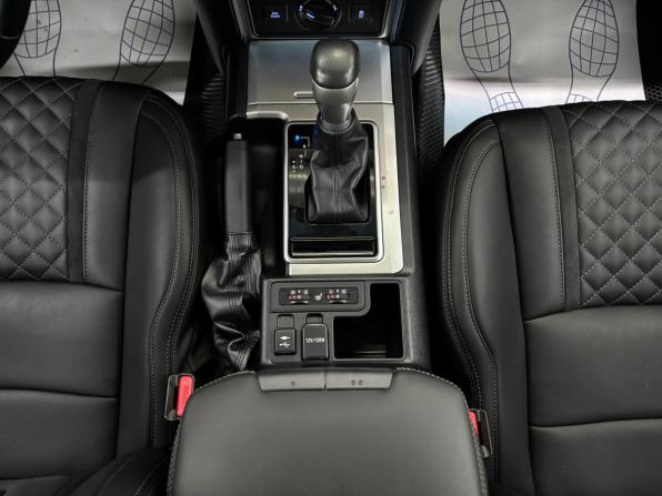Toyota Land Cruiser Prado 150 Series Рестайлинг 2 с пробегом 2019 года, цена 3 840 000 рублей, 198447 км, внедорожник, Автокод Объявления