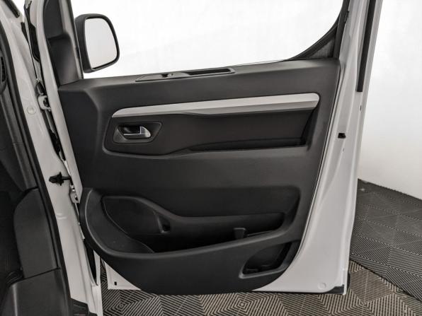 Peugeot Traveller I с пробегом 2019 года, цена 2 500 000 рублей, 150484 км, минивэн, Автокод Объявления